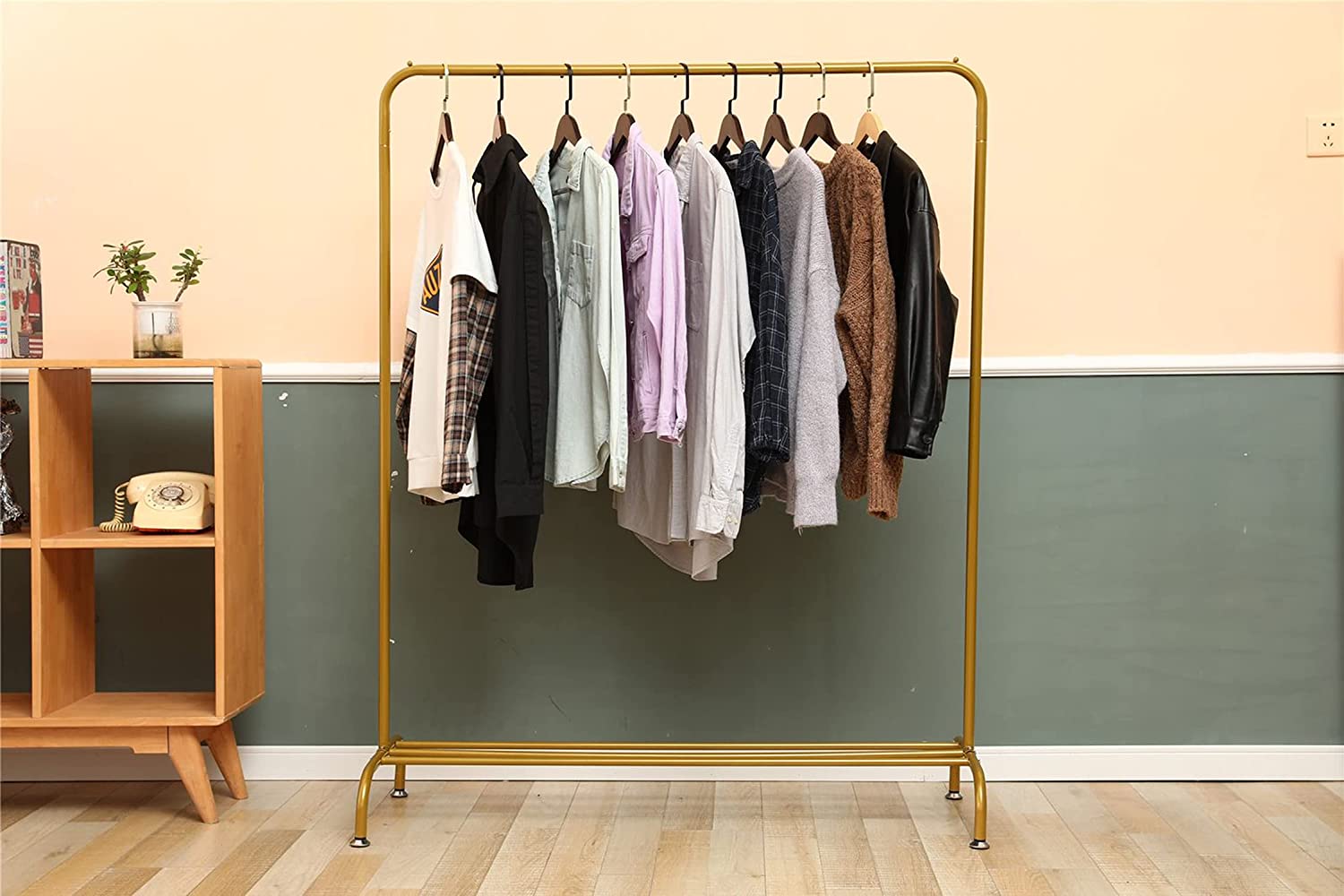 Clothing Display Rack for Women's Wear – Metal Furniture