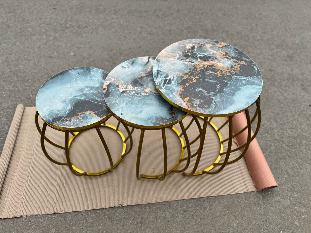 New elegant design 3 pc round nesting table set with wooden marble texture top and metal frame for living room