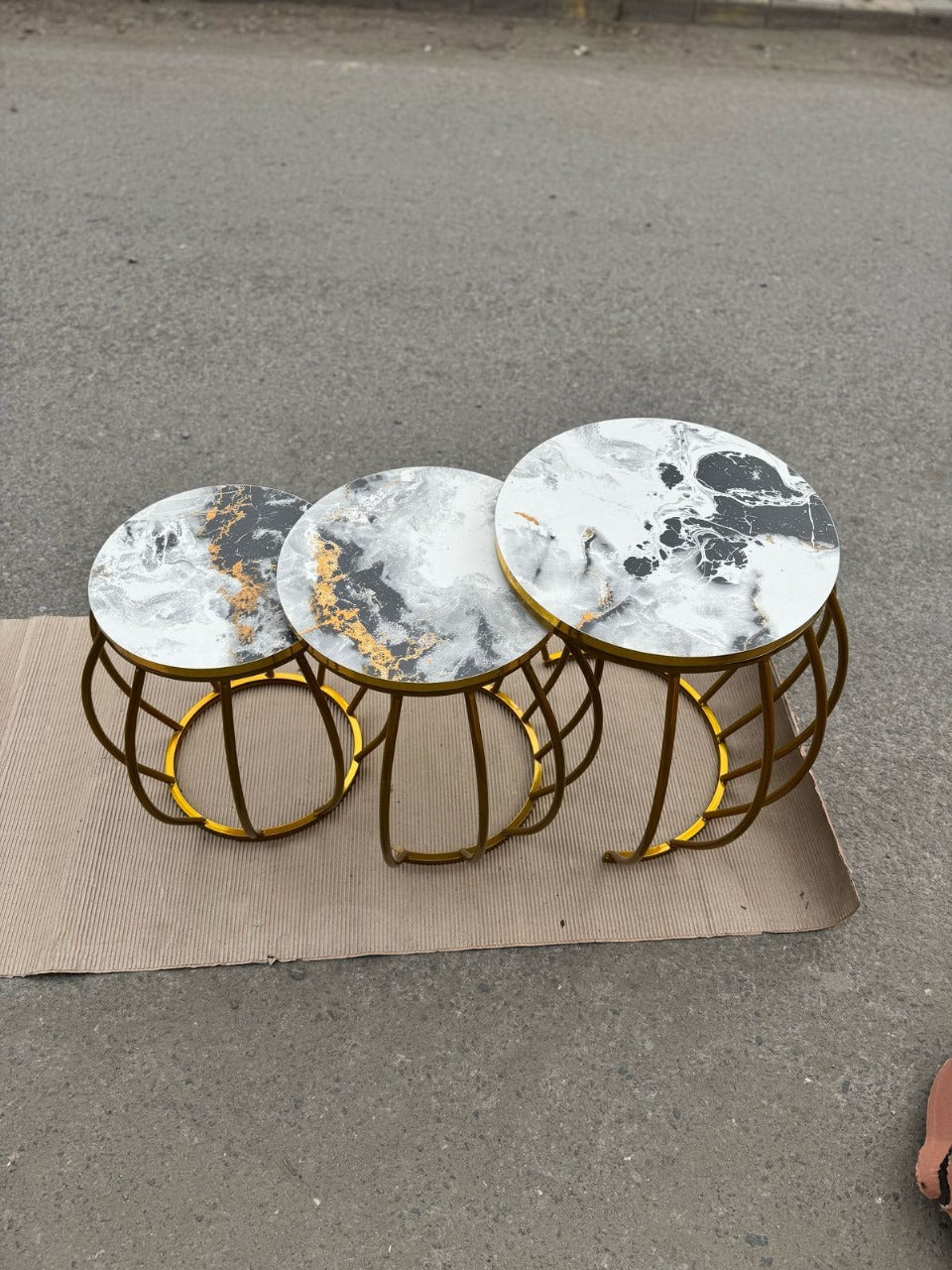 New elegant design 3 pc round nesting table set with wooden marble texture top and metal frame for living room