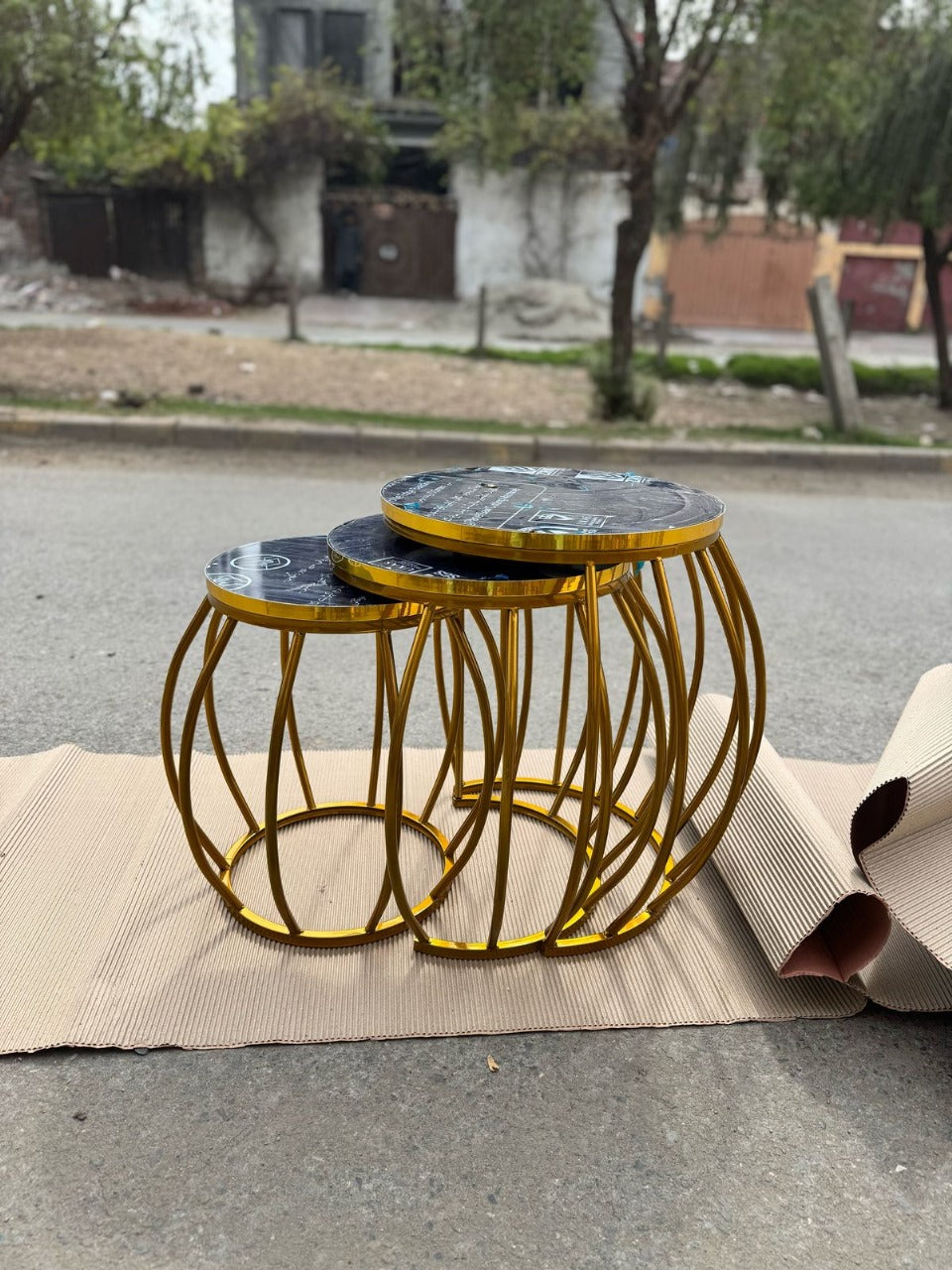New elegant design 3 pc round nesting table set with wooden marble texture top and metal frame for living room