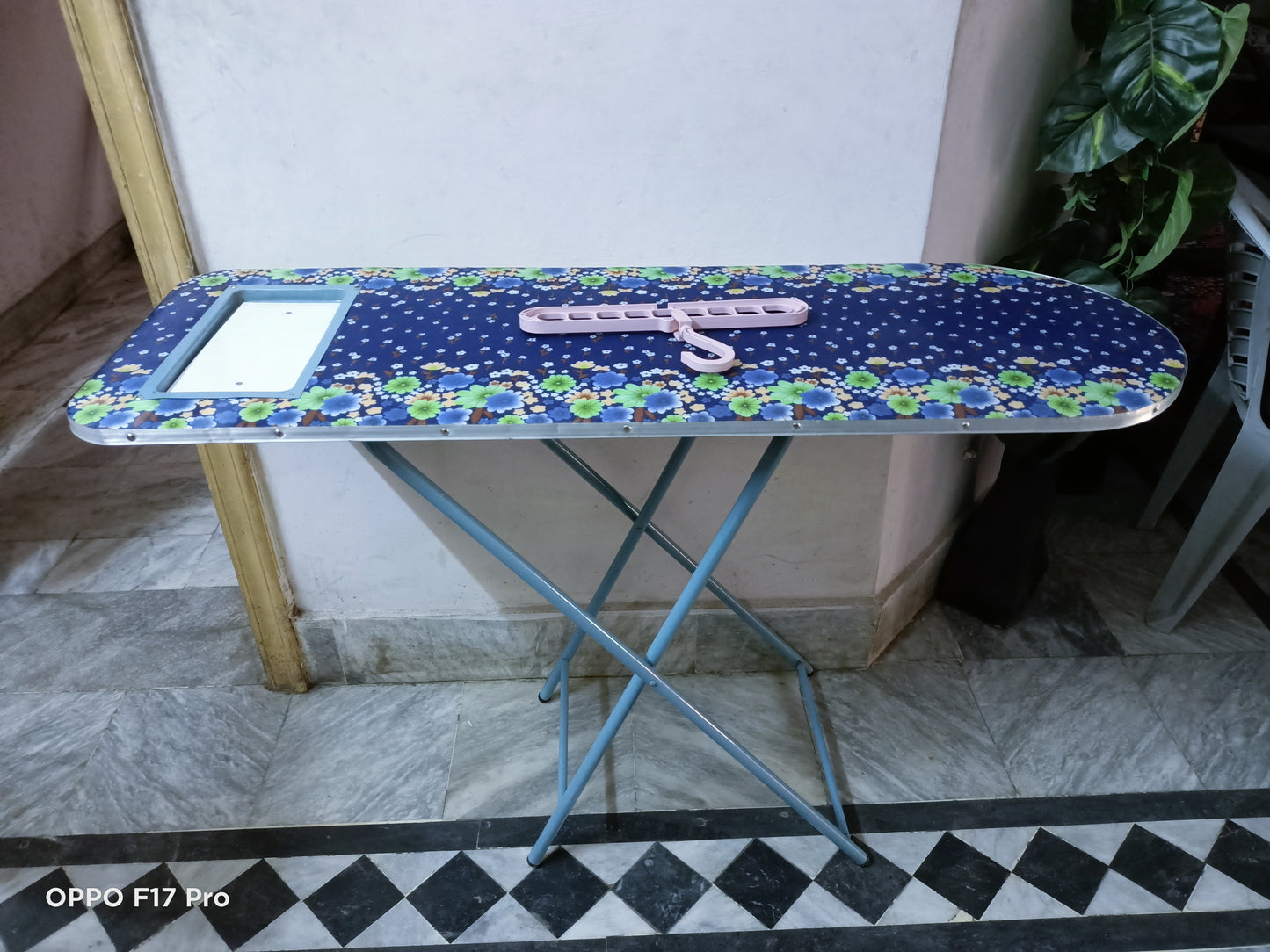 Folding Iron Stand Metal Extra Large Adjustable Unique and Multicolor design