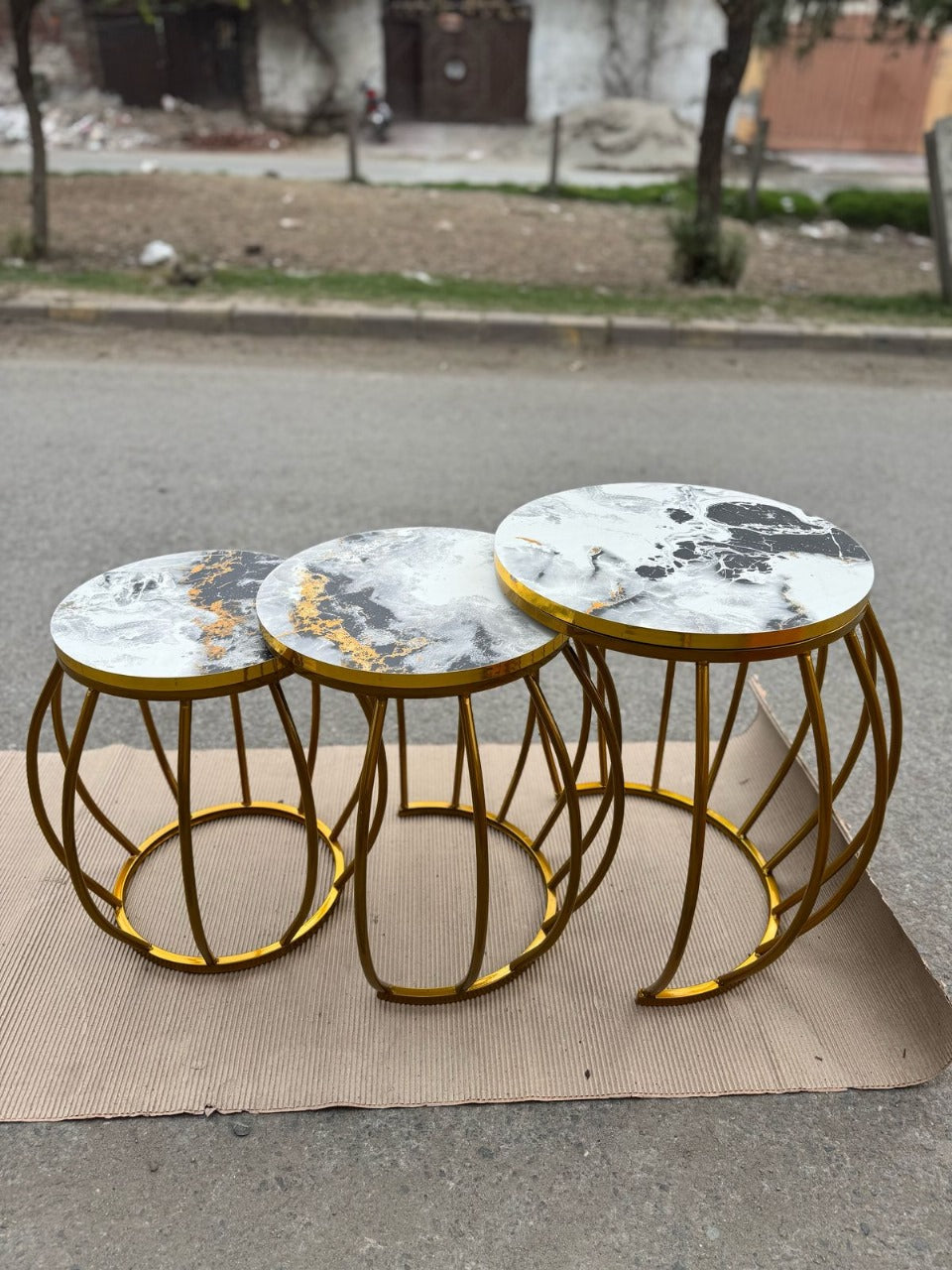 New elegant design 3 pc round nesting table set with wooden marble texture top and metal frame for living room