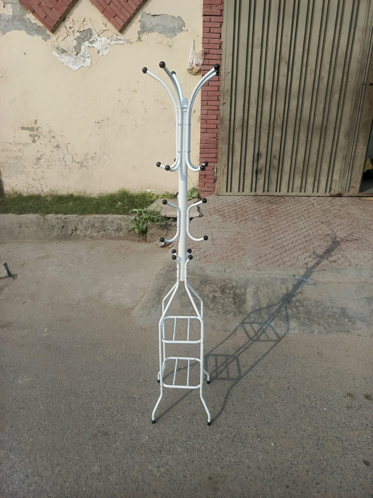 Stylish Metal Coat & Hat Stand with Round Wooden Base – Multi-Purpose Jacket Organizer Rack for Home, Office & Entryway