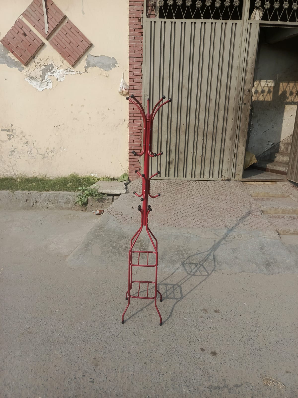 Stylish Metal Coat & Hat Stand with Round Wooden Base – Multi-Purpose Jacket Organizer Rack for Home, Office & Entryway